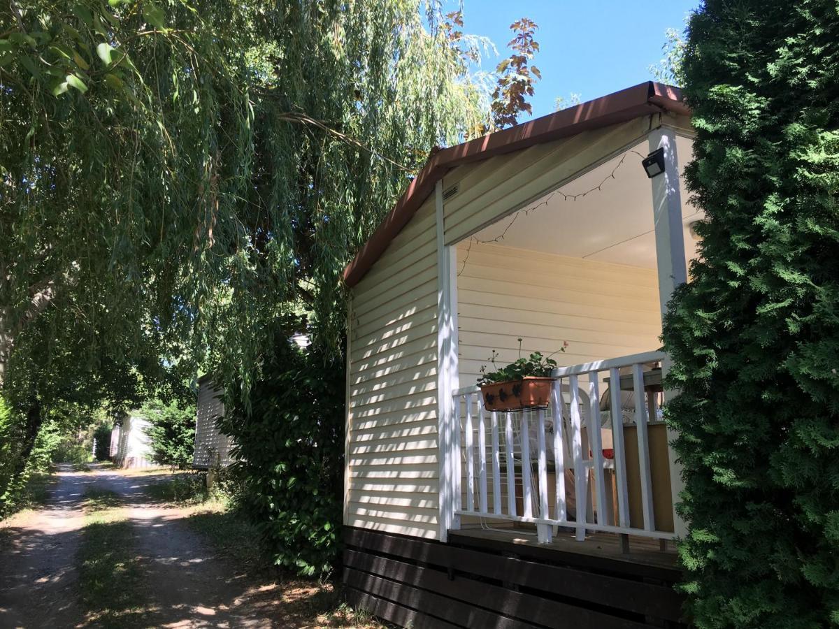 Mobile Home Avec Parking Chorges Exterior photo